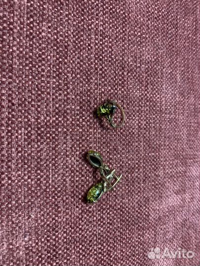 Комплект серебряный с янтарем серьги и кольцо