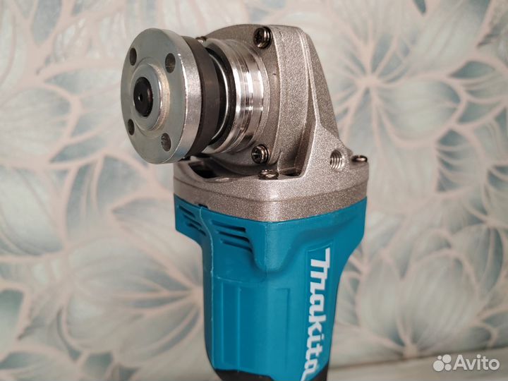 Аккумуляторная болгарка Makita DGA404 18В