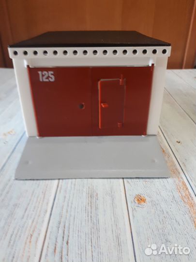 Игрушечные гаражи