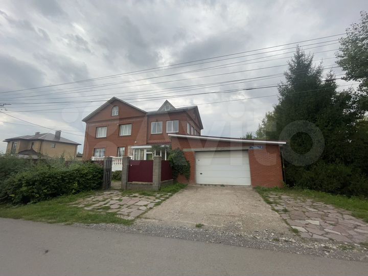 Коттедж 400 м² на участке 16 сот.