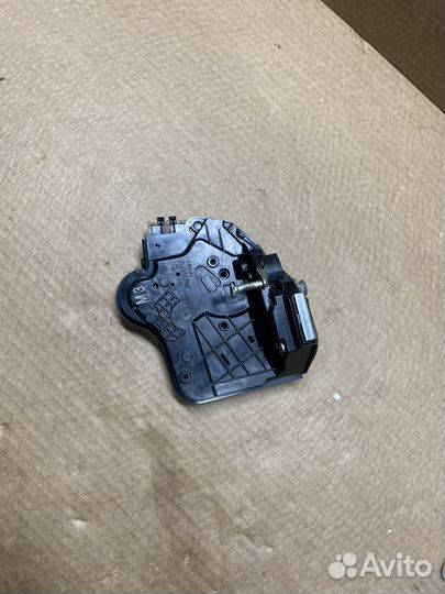 Замок задней правой двери LexusLX 570