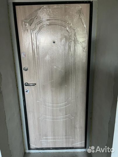 Продам входную дверь б/у (от застрощика)
