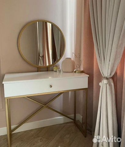 Консоль дизайнерская в современном стиле