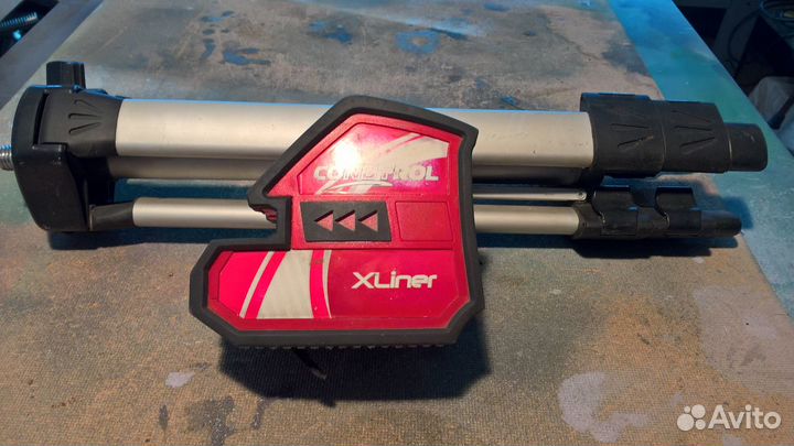 Лазерный уровень со штативом