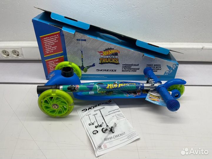 Самокат трехколесный новый хотвилс, бетмен