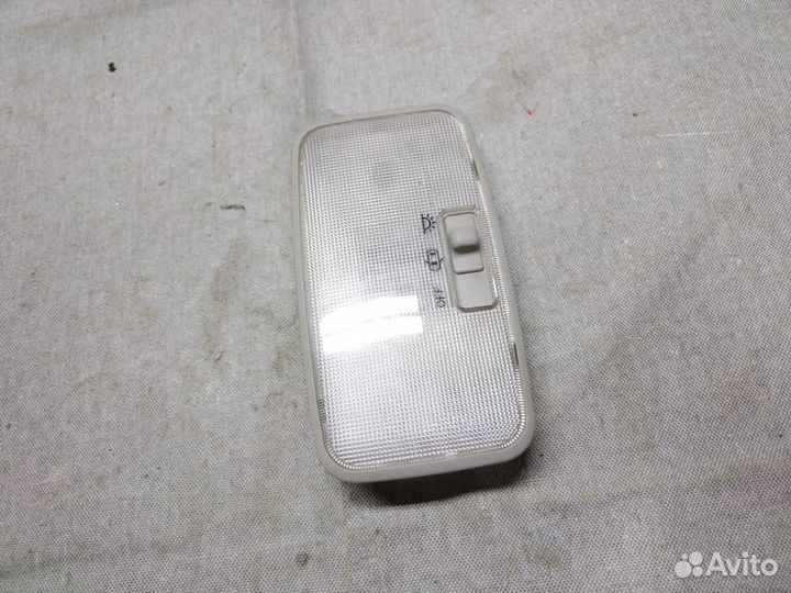 Плафон салонный задний Toyota Rav 4 40 рест