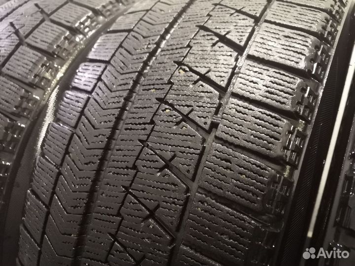 Bridgestone Blizzak VRX 215/45 R17