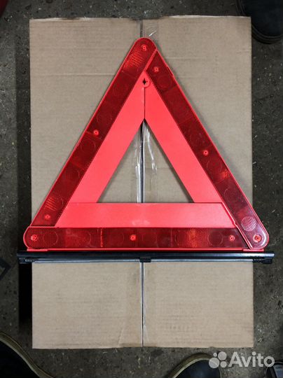 Знак аварийной остановки mercedes
