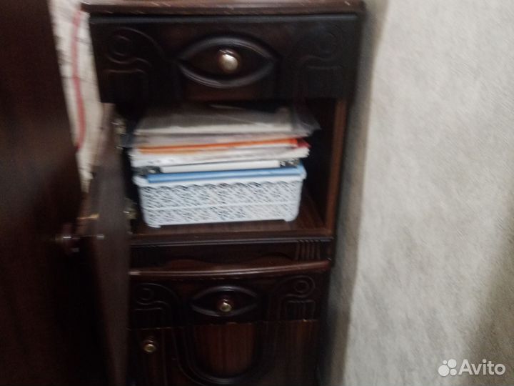 Две прикроватные тумбы бу,комод