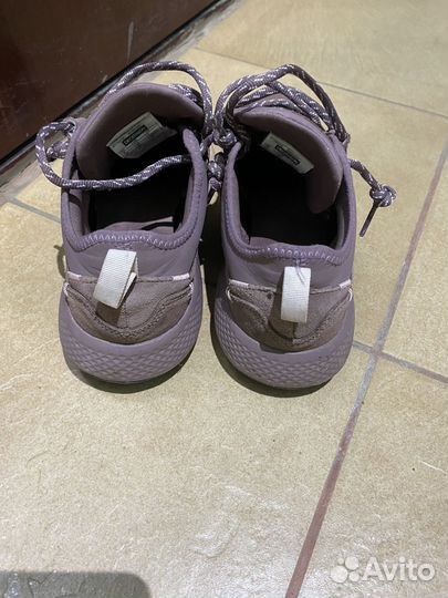 Кроссовки женские