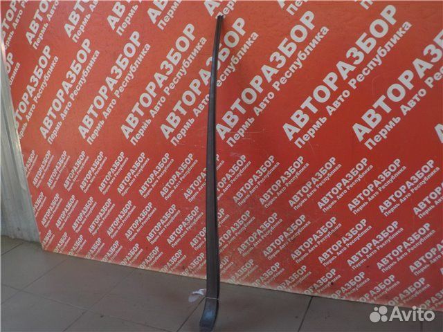 Молдинг лобового стекла передний правый Volkswagen