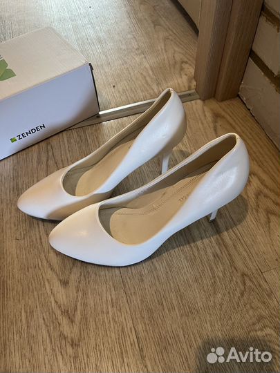 Туфли белые