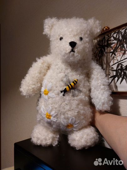 Белый медведь связанный из пряжи