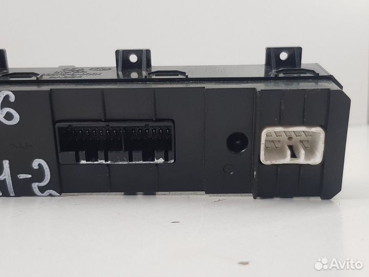 Кнопка стеклоподъемника передняя правая