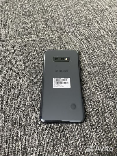 Samsung Galaxy S10e, 6/128 ГБ