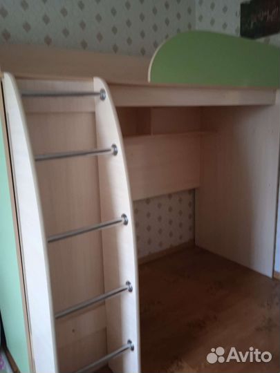 Детская мебель б/у.Кровать-чердак