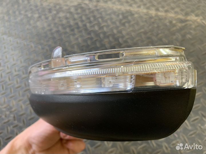 Указатель поворотов левый Golf 6