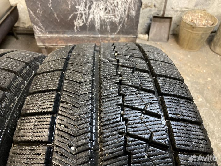Bridgestone Blizzak VRX 215/55 R17