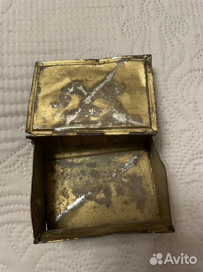 Старинная жестяная банка