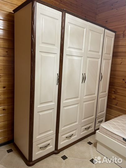 Шкаф с кроватью