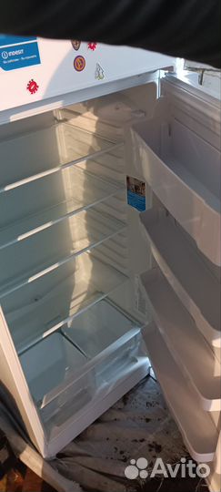 Холодильник бу indesit