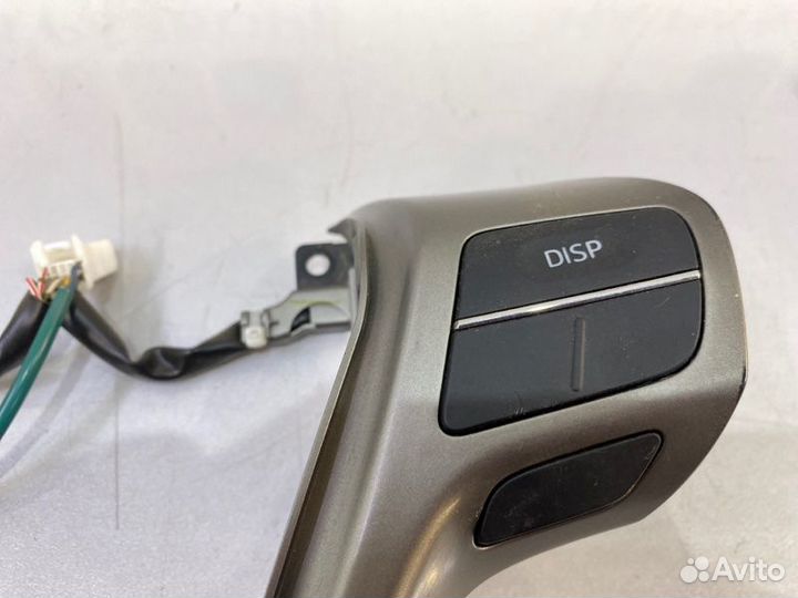 Кнопки в руль Toyota Avensis T270 1ZR-FAE 2009