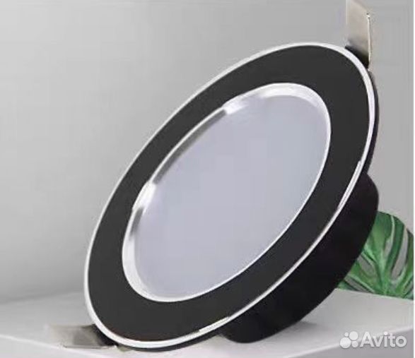 Потолочный встраиваемый светильник точечный новый