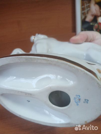 Фарфоровая статуэтка