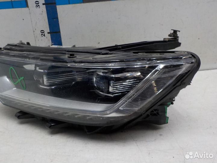Фара левая Volkswagen Passat