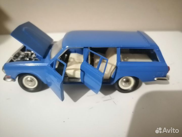 Модель авто Волга Газ 2402 А13 и мотоцикла Иж