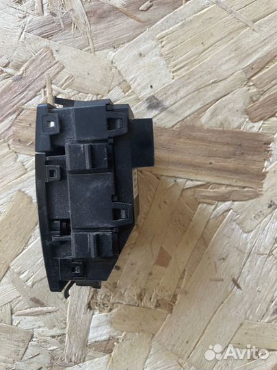 Кнопка аварийной сигнализации Mercedes-Benz X204