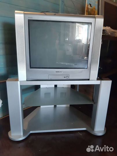 Телевизор Sony wega диагональ 52 см с подставкой