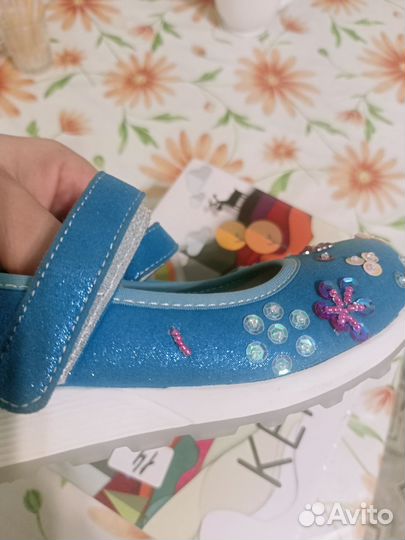 Туфли для девочки 28 размер новые