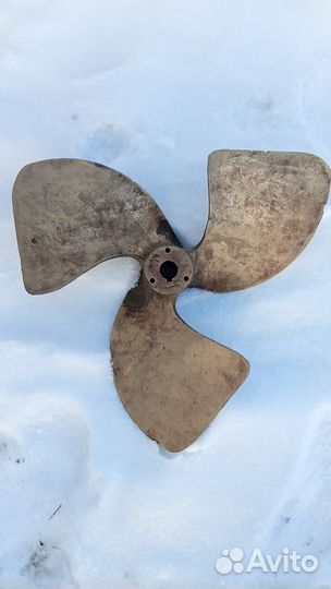 Винт гребной трехлопастной латунный