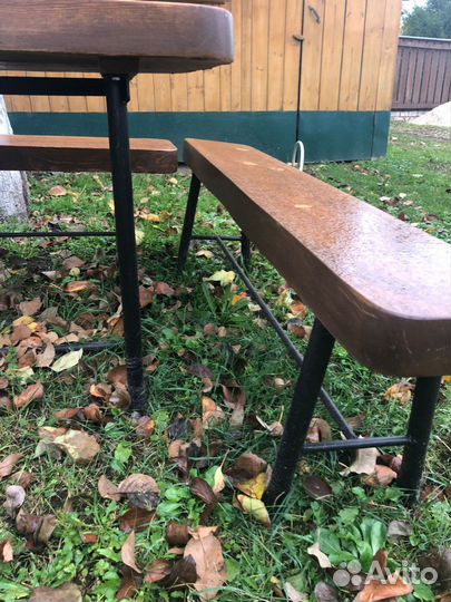 Стол и две лавки