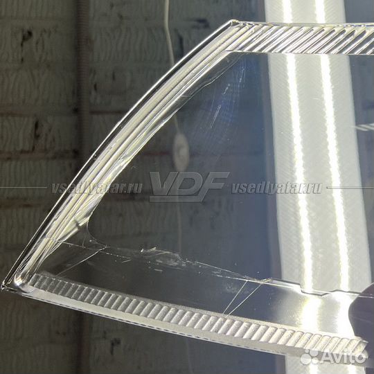 Уцененное стекло для фары Skoda Octavia A5 (2008-2