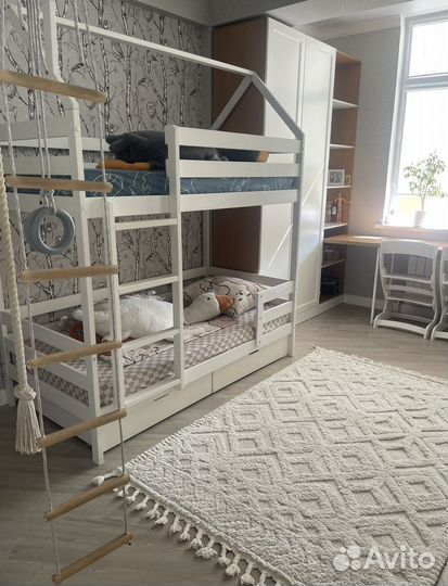 Двухъярусная кровать домик