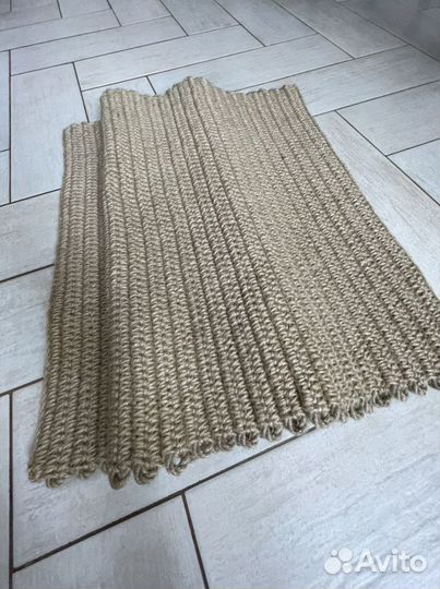 Коврик из джута ручной работы