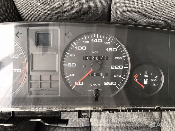 Приборная панель Audi 100 c3