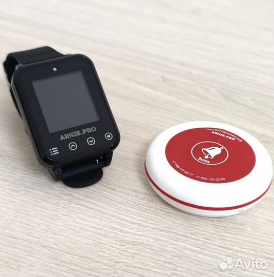 Кнопка вызова персонала и часы в салон красоты