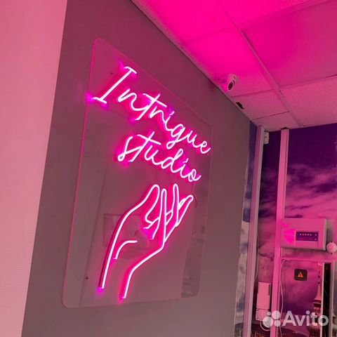 Неоновая вывеска