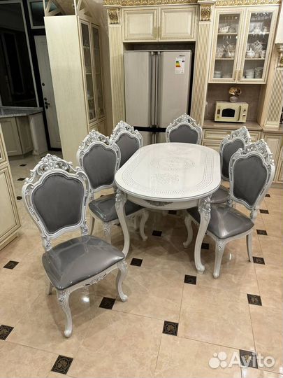 Кухонный стол и стулья новые