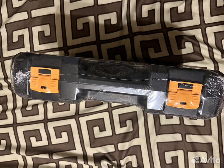 Набор инструментов для авто в чемодане