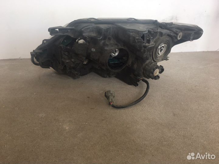 Фара правая битая Nissan X-Trail 2016