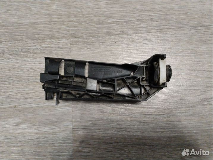 Кронштейн жалюзи правый BMW X5 G05, X6 G06 k11596