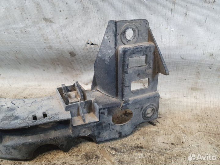 Кронштейн передний Volkswagen Polo седан cfna 2013