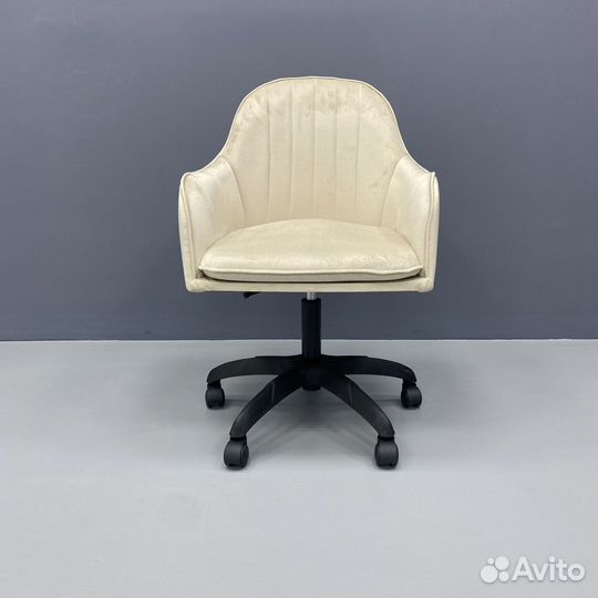 Кресло стул на колесах мягкое