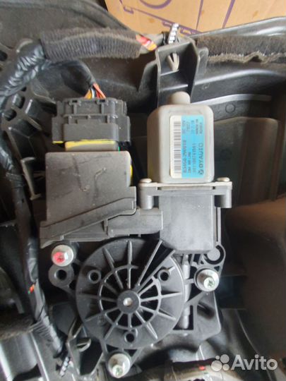 Начинка задней лев. двери Hyundai Santa Fe