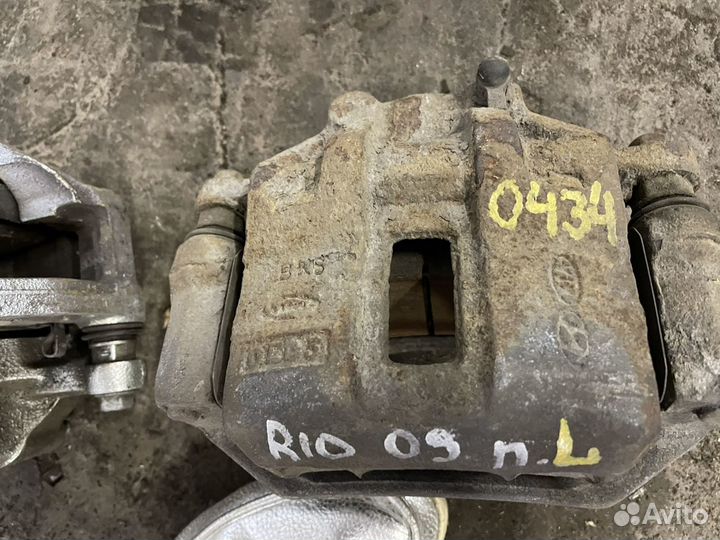 Суппорт передний правый/левый Kia Rio 2011-2017