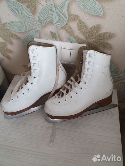 Продам детские фигурные коньки